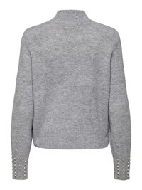Pull en maille gris avec poignets et ourlet côtelés, décoré de petites perles sur le col montant et les poignets, présenté de dos.