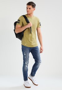 Jack & Jones JCOBORO TEE CREW NECK - T-shirts print - cedar