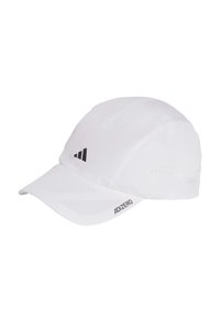 Hvid løbekasket lavet af letvægtsmateriale, har et sort logo og tekst på siden, med en tekstureret skygge og åndbare mesh-sektioner.