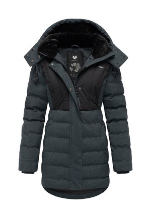 Polsterēts ziemas mētelis tumši pelēkā krāsā ar melniem akcentiem. Aprīkots ar kapuci ar kažokādas apdari, rāvējslēdzēju un pogu aizdari, kā arī nedaudz izliektu apakšmalu.