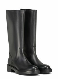 Stivali alti in pelle nera, con una texture liscia, punta rotonda, tacco a blocco e design minimalista. Presentano dettagli di cucitura sottili.
