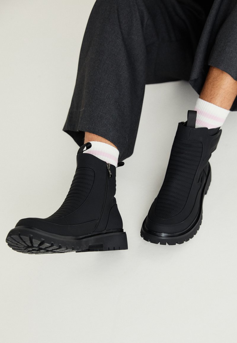 Koi Footwear GENERAL MENS PADDED BOOTS  - Klasikiniai aulinukai - black