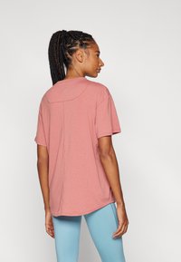 Nike Performance ONE RELAXED TOP - Športne majice - canyon pink/black