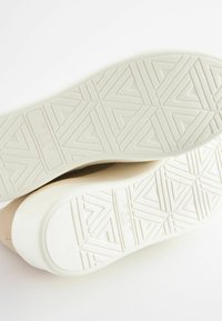 Next SIGNATURE FOREVER COMFORT® CHUNKY  - Loaferit/pistokkaat - stone