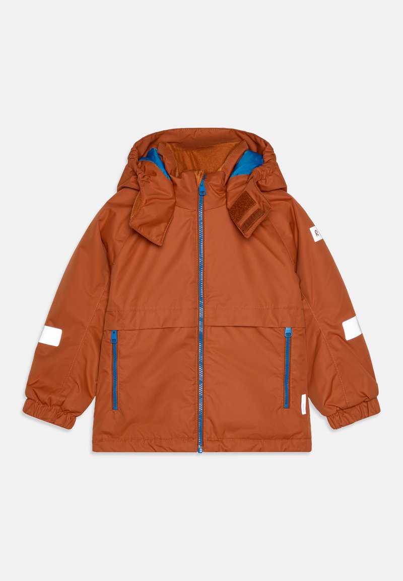 Brun vandtæt jakke med blåt indre, frontlynlås, to sidelommer, elastiske manchetter og reflekterende hvide detaljer på ærmerne.