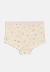 Helles beiges Baumwoll-Hipsterunterwäsche mit rosa Bündchen, verziert mit einem floralen Muster in Pink und Grün. Glatte Textur, Mid-Rise-Design.