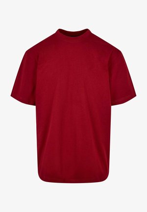 Rød bomull t-skjorte med korte ermer, rund hals og avslappet passform. Enkelt design, ingen mønstre eller grafikk. Glatt tekstur.