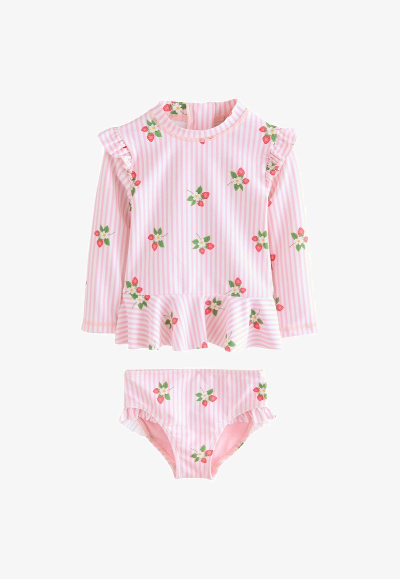 Maillot de bain bébé à manches longues rayé rose et blanc, avec imprimés fraises, épaules volantées et bas assortis volantés.