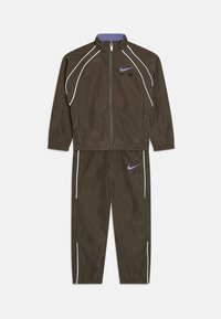 medium olive