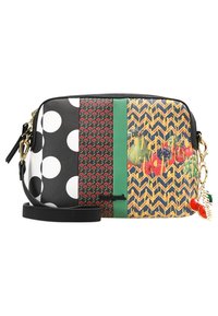 Rektangulær crossbody taske med sorte og hvide prikker, røde mønstre, grønne striber og flerfarvede frugt- og geometriske prints. Guld hardware.