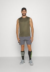 Reebok TRAIN SLEEVELESS TECH T-SHIRT - Tops - army green