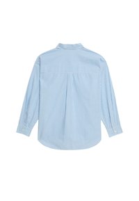 Camicia a maniche lunghe a righe blu chiaro con colletto button-down, caratterizzata da un design con yoke e polsini con bottoni. Tessuto di texture liscia.