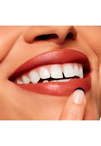 MAC POWDER KISS VELVET BLUR SLIM STICK - Lippenstift - all-star anise