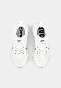 Nike Performance VOMERO 18 - Tenisice za cestovno trčanje - summit white/black/coconut milk