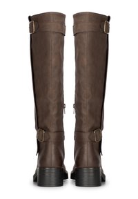 Stivali marroni alti al ginocchio in ecopelle con cerniere laterali, fibbie regolabili e tacco a blocco testurizzato. Design dritto con dettagli minimalisti.