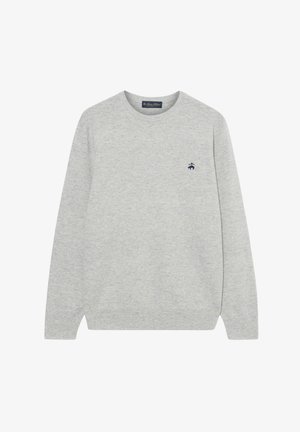 Grauer Pullover mit langen Ärmeln, Rundhalsausschnitt und kleinem navy Logo auf der linken Brust. Weicher Stoff, lässiges Design, keine Muster.