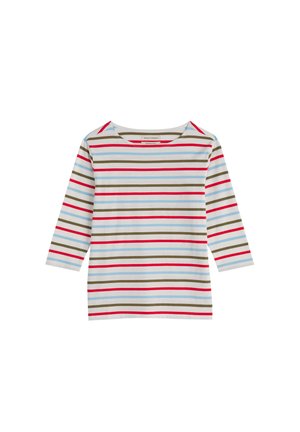 Camisa de manga larga con rayas rojas, azules y marrones sobre un fondo blanco. Cuello redondo y corte holgado. Textura de tela suave.