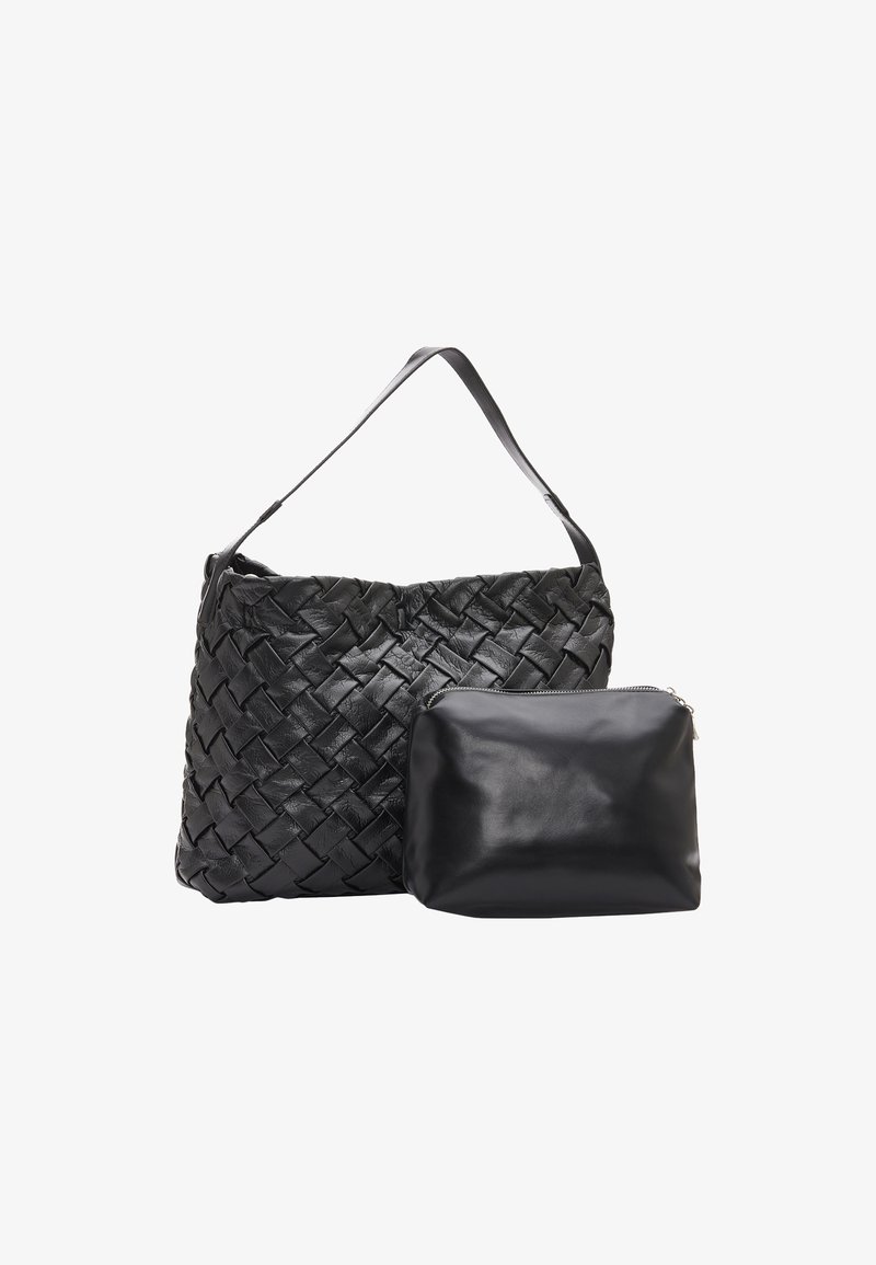 Zwarte geweven leren handtas met een lange schouderband, met een afneembare soepele leren pouch in een contrasterende vorm en textuur.