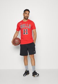 Nike Performance NBA DEMAR DEROZAN CHICAGO BULLS TEE - Klubiriided - university red