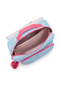 Zaino a fantasia blu e rosa con una cerniera rosa, compartimento principale aperto, tasca laterale e un portachiavi peloso rosa attaccato.