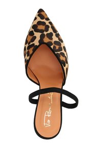 Escarpin à bout pointu en imprimé léopard avec une bordure noire. Comprend une sangle noire sur le cou-de-pied et une semelle intérieure beige lisse.
