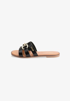 Zwarte leren slide sandaal met drie banden, een decoratieve gouden accent en een tan kleurige zool. Glad textuur en open ontwerp voor ventilatie.