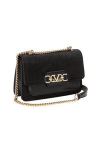 Zwarte leren schoudertas met een getextureerde nubuck klep, gouden kettingriem en een prominente gouden sluiting met de letters "V" en "69."