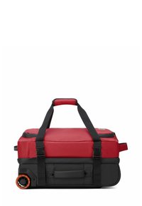 Borsa a rotelle rossa e nera con una parte superiore imbottita, manici doppi e una base testurizzata. Include una robusta ruota arancione per la mobilità.