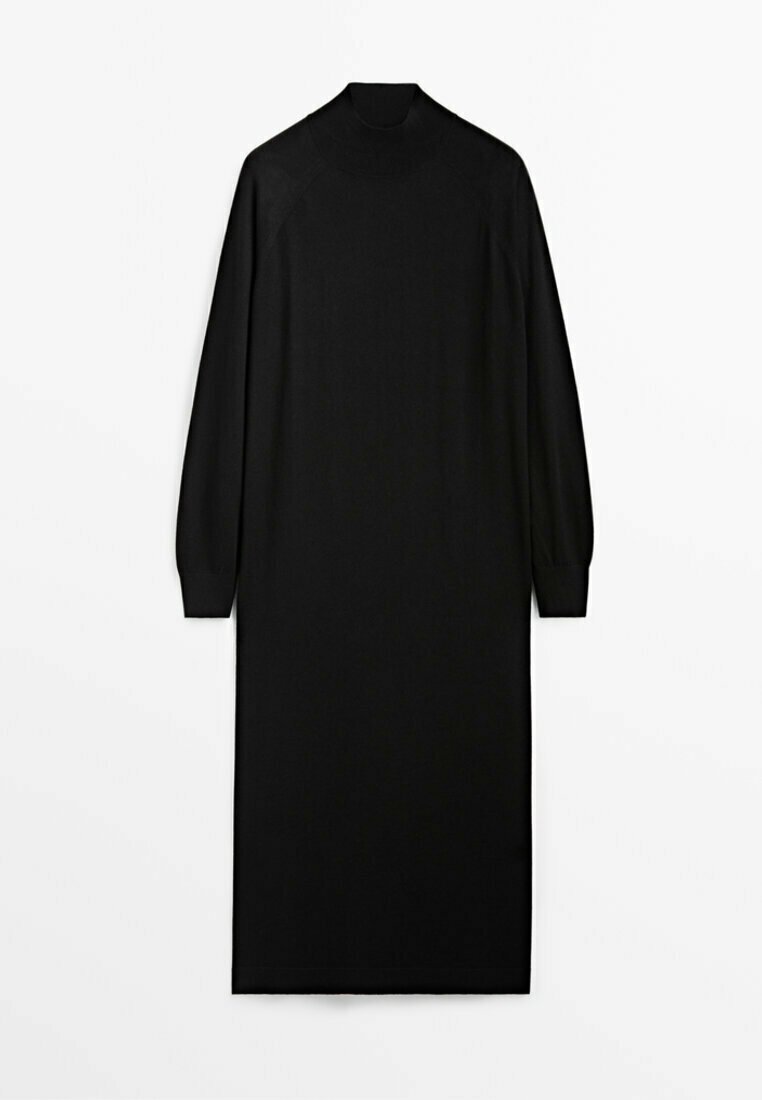 Robe noire à manches longues, longueur jusqu'aux genoux, avec un col montant et des poignets côtelés, étalée à plat sur un fond blanc.