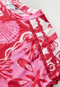 Unselected, red pink print