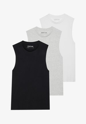 Komplet treh brezrokavnih bombažnih majic v črni, sivi in beli barvi. Klasičen krožni izrez, gladka tekstura in brez vzorcev.