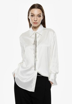CON COLLETTO CLASSICO E APPLICAZIONE - Camicia - bianco