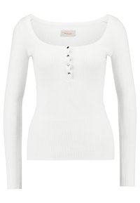 Pull blanc à manches longues côtelé avec un col dégagé et quatre petits boutons noirs sur la patte de boutonnage avant.