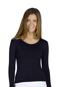 Camiseta de manga larga en tono azul marino, confeccionada en un tejido suave con un escote redondo. Diseño ajustado con una textura lisa y costuras mínimas.