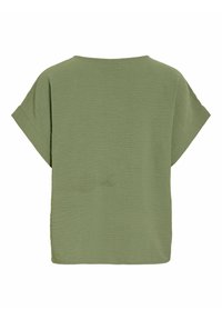 Απλή μπλούζα κοντομάνικη σε ελιά πράσινο χρώμα με υφή υφάσματος και φαρδιά λαιμόκοψη σε σχήμα βάρκας, εμφανιζόμενη από πίσω.