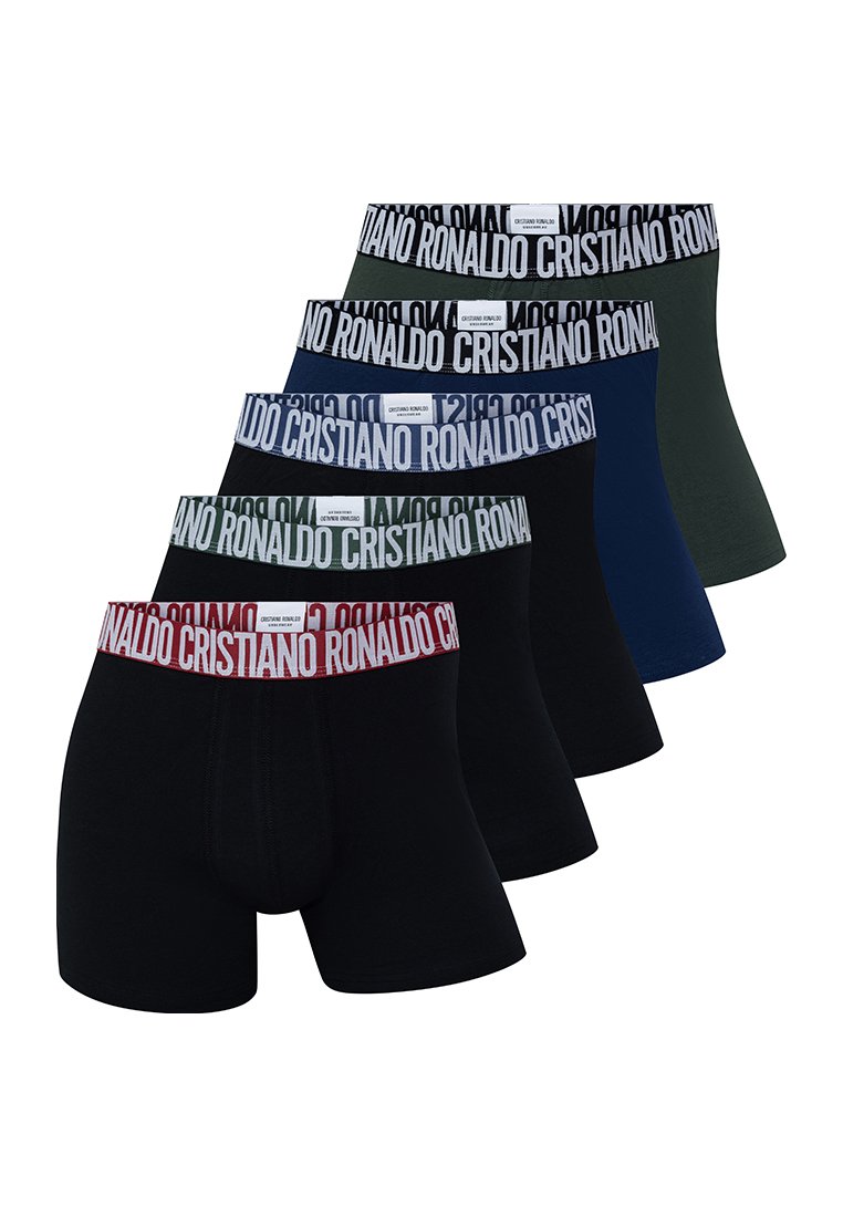 Pack de cinco bóxers en negro, verde, azul marino y burdeos. Cada uno cuenta con cinturillas elásticas de contraste con la marca "Cristiano Ronaldo".