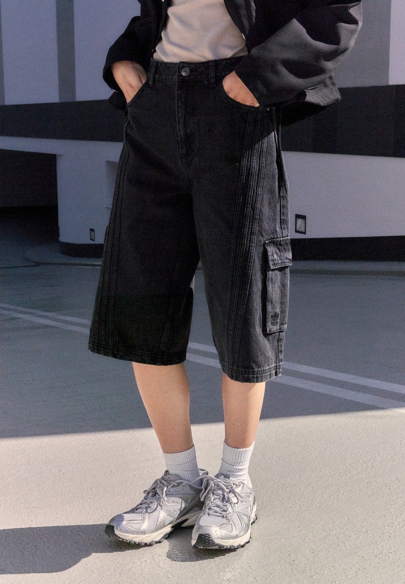adidas Originals CAPRI - Džinsiniai šortai - black