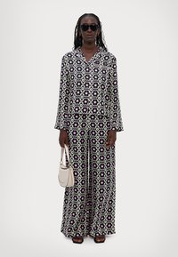 MAX&Co. RICHARD QUINN MAGGIE - Trousers - rosa geom/flower print