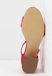 Bullboxer Riemensandalette - light red