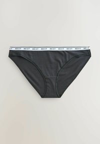 Mörkgrå bomullsboxer med vit resårmidja präglad med "NEXT." Har en slät yta och en design som ger full täckning.