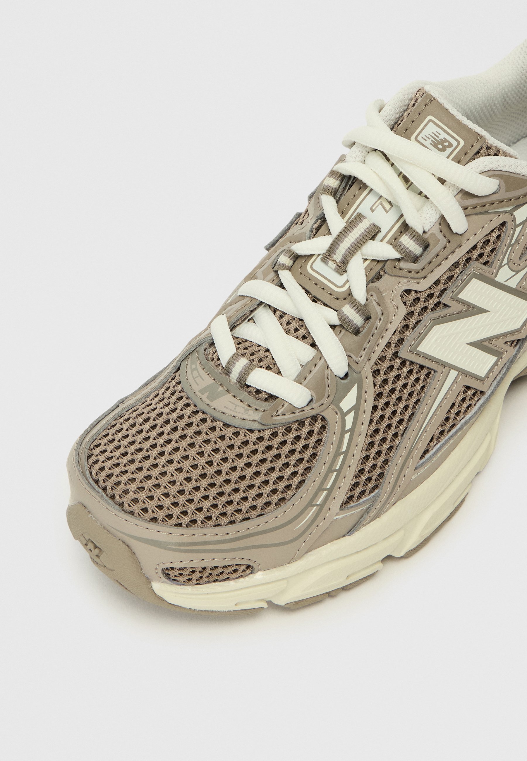 New Balance 740 UNISEX - Trainers - arid stone/stone - Zalando.co.uk