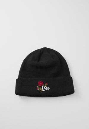 Must mustretti beanie, millel on ääre, punase roosi ja rohelise lehe tikand ning valge logo detail ees.