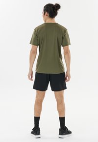 Endurance 2-IN-1 - Urheilushortsit - black