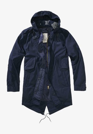 Marineblauwe parka met een rits- en drukknoopsluiting, twee voorzakken, verstelbare capuchon en trekkoord aan de onderkant. Voeringdetails zichtbaar.