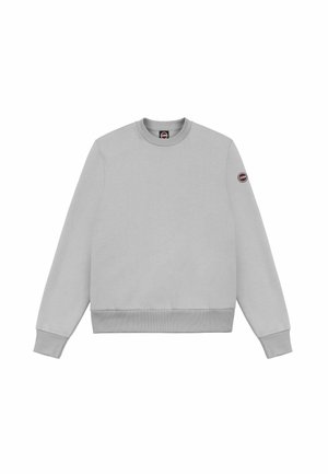 Felpa grigia realizzata in misto cotone, con colletto a girocollo, polsini e orlo a coste, e un piccolo badge con logo sul lato sinistro della manica.