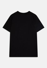 T-shirt noir à manches courtes avec un col rond et une texture douce et lisse. Design simple, sans motifs ni embellissements.