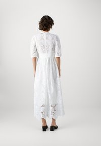 ANDIATA RADEA - Tričkové šaty - chalk white