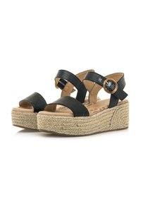 Sandales noires à plateforme avec des brides texturées et une boucle ronde. Semelle en jute style espadrille, design à bout ouvert et semelle intérieure rembourrée.