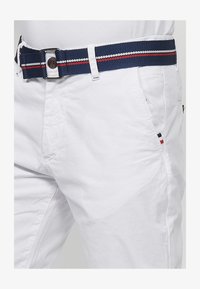 Seleccionado, blanco white