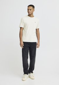 Blend - BHVIGT 5 PACK - Basic T-shirt - whiteblackblue light blue Thumbnail Image 1